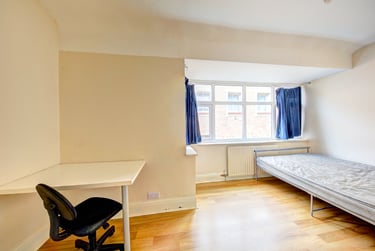 4 bed house, Oaklea Passage, Near university, Kingston, KT12AJ - Image 3